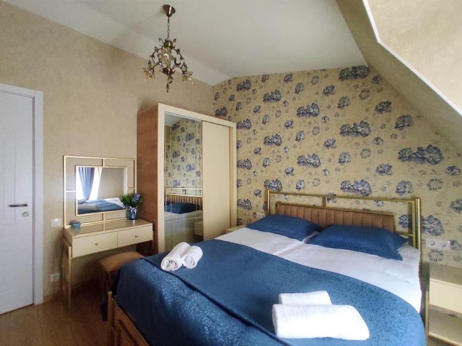Apartment In Agmashenebeli Тбилиси Экстерьер фото